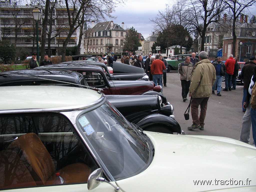 2008_03_02 Colmar 03.jpg - 02/03/2008 - 68000 COLMAR Rendez-vous mensuel de l'Association Colmar Auto-Rétro, vue générale